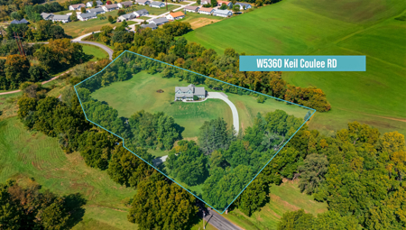 Gorgeous 4BD/3.5BA Country Home on 4 Private Acres in La Crosse - image 24