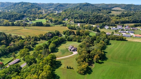 Gorgeous 4BD/3.5BA Country Home on 4 Private Acres in La Crosse - image 25