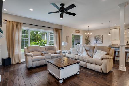 Gorgeous 4BD/3.5BA Country Home on 4 Private Acres in La Crosse - image 7