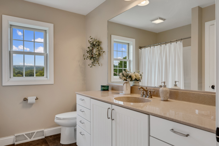 Gorgeous 4BD/3.5BA Country Home on 4 Private Acres in La Crosse - image 16