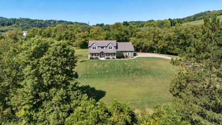 Gorgeous 4BD/3.5BA Country Home on 4 Private Acres in La Crosse - image 23