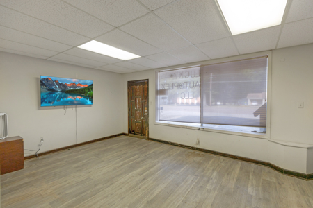 Multi-Use Commercial Building for Sale in Trenton, TN - image 3