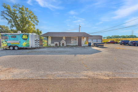 Multi-Use Commercial Building for Sale in Trenton, TN - image 16