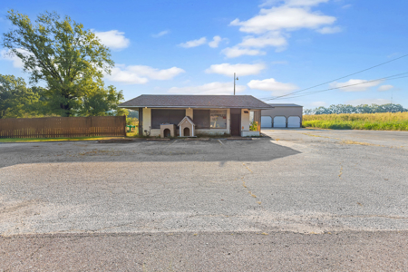 Multi-Use Commercial Building for Sale in Trenton, TN - image 26