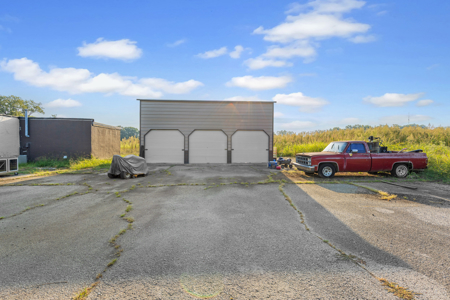 Multi-Use Commercial Building for Sale in Trenton, TN - image 25