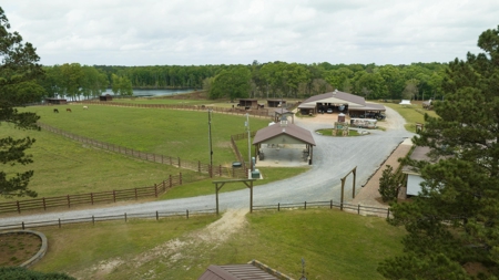 Luxury Ranch with Lakes and Venue - image 27