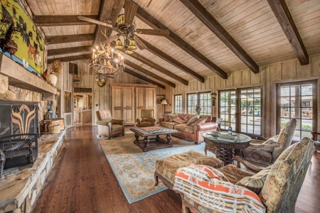 Luxury Ranch with Lakes and Venue - image 6