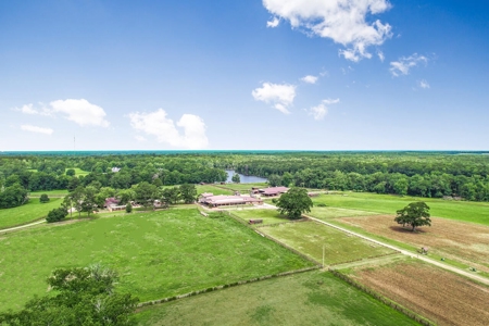 Luxury Ranch with Lakes and Venue - image 33