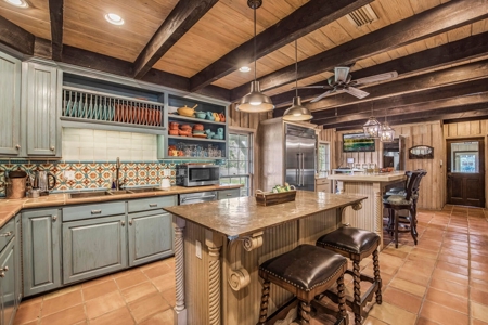 Luxury Ranch with Lakes and Venue - image 7