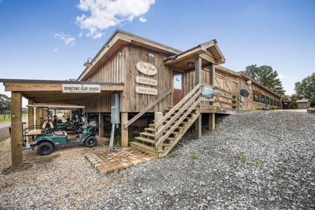 Luxury Ranch with Lakes and Venue - image 25