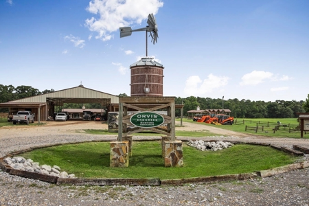 Luxury Ranch with Lakes and Venue - image 26