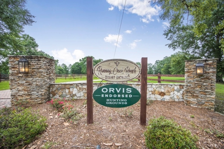 Luxury Ranch with Lakes and Venue - image 47