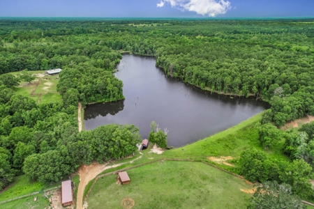 Luxury Ranch with Lakes and Venue - image 39