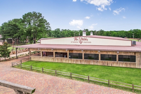 Luxury Ranch with Lakes and Venue - image 16