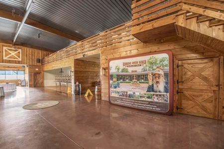 Luxury Ranch with Lakes and Venue - image 20