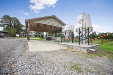 Luxury Ranch with Lakes and Venue - image 29