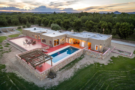 Luxury Estate for Sale in Mesilla, New Mexico - image 3