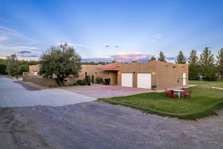 Luxury Estate for Sale in Mesilla, New Mexico - image 1