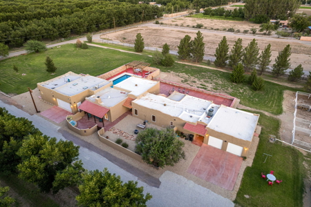Luxury Estate for Sale in Mesilla, New Mexico - image 2
