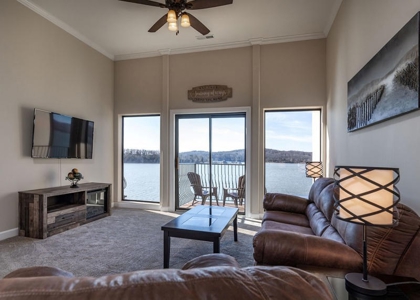Premier Hospitality Assets at Table Rock Lake For Sale - image 11