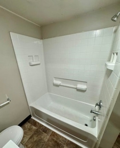 Home in Town For Sale in Union Gap, WA - image 11