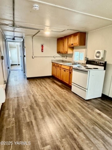 Home in Town For Sale in Union Gap, WA - image 7