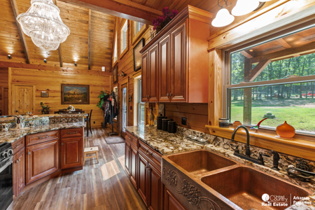 Log Home for Sale in Arkansas – Shady, AR - image 8