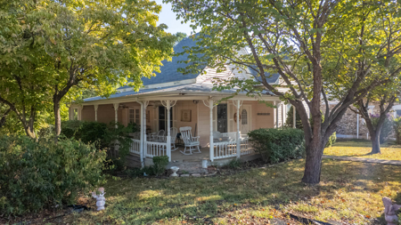 1900 Victorian Style Home in the Arkansas Ozarks - image 5