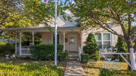 1900 Victorian Style Home in the Arkansas Ozarks - image 4