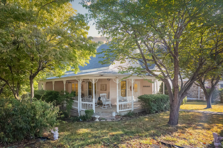1900 Victorian Style Home in the Arkansas Ozarks - image 3