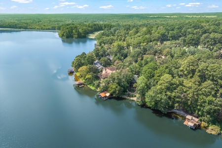 Lakefront 4BR-3.5BA Home in Holly Lake Ranch, Texas For Sale - image 48