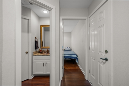 Lakefront 4BR-3.5BA Home in Holly Lake Ranch, Texas For Sale - image 28