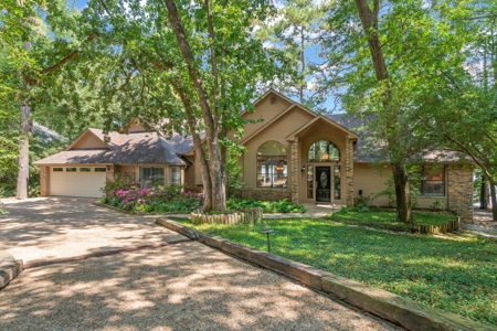 Lakefront 4BR-3.5BA Home in Holly Lake Ranch, Texas For Sale - image 3