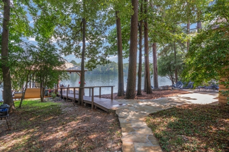 Lakefront 4BR-3.5BA Home in Holly Lake Ranch, Texas For Sale - image 37