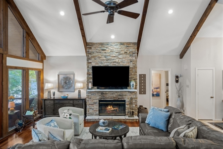 Lakefront 4BR-3.5BA Home in Holly Lake Ranch, Texas For Sale - image 11