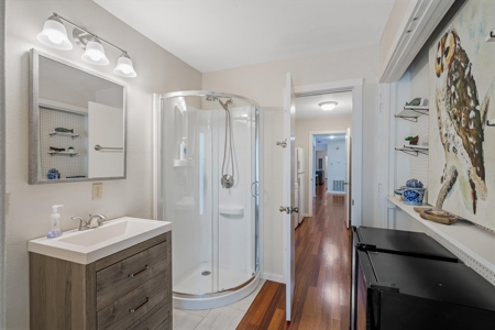 Lakefront 4BR-3.5BA Home in Holly Lake Ranch, Texas For Sale - image 31