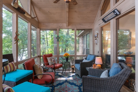 Lakefront 4BR-3.5BA Home in Holly Lake Ranch, Texas For Sale - image 34