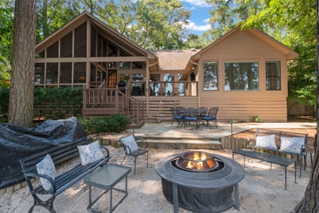 Lakefront 4BR-3.5BA Home in Holly Lake Ranch, Texas For Sale - image 35