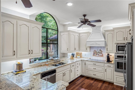 Lakefront 4BR-3.5BA Home in Holly Lake Ranch, Texas For Sale - image 16