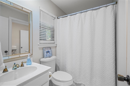 Lakefront 4BR-3.5BA Home in Holly Lake Ranch, Texas For Sale - image 25