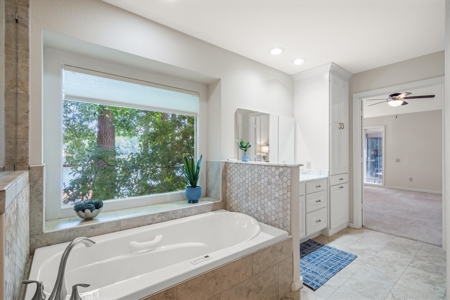 Lakefront 4BR-3.5BA Home in Holly Lake Ranch, Texas For Sale - image 22