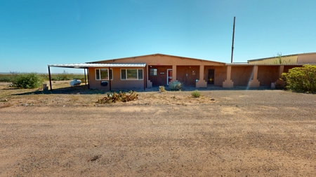 Charming Ranch Home with Stunning Mountain Views in Deming NM - image 1