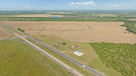 Country Home with 1.5 Acres in Cooper, TX - image 2