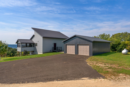 Contemporary Country Home Built in 2021 in SW Wisconsin - image 3