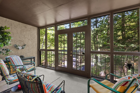 Mountain Retreat Condominium  Gatlinburg Tennessee BUY Now - image 7