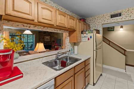 Mountain Retreat Condominium  Gatlinburg Tennessee BUY Now - image 9