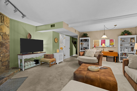 Mountain Retreat Condominium  Gatlinburg Tennessee BUY Now - image 5