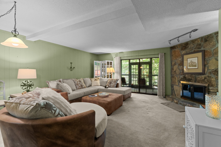 Mountain Retreat Condominium  Gatlinburg Tennessee BUY Now - image 6