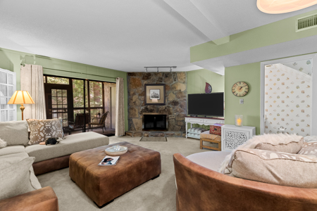 Mountain Retreat Condominium  Gatlinburg Tennessee BUY Now - image 4