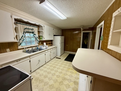 4BR/2BA Home in Dothan with Carport, Fenced Yard & Potential - image 9